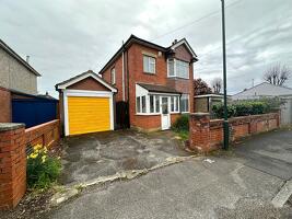 Picture #0 of Property #1005167541 in Chigwell Road, Bournemouth BH8 9HW