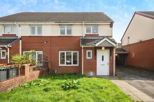 Picture #9 of Property #102102868 in Ibbertson Close, Bournemouth BH8 0JG