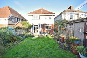 Picture #21 of Property #1070164341 in Arcadia Avenue, Bournemouth BH8 9ER