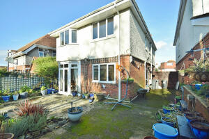 Picture #25 of Property #1070164341 in Arcadia Avenue, Bournemouth BH8 9ER
