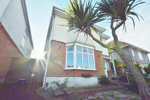 Picture #26 of Property #1070164341 in Arcadia Avenue, Bournemouth BH8 9ER