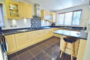 Picture #8 of Property #1070164341 in Arcadia Avenue, Bournemouth BH8 9ER