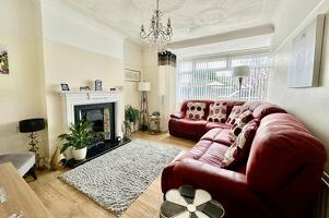 Picture #1 of Property #1074404541 in Parham Road, Bournemouth BH10 4BB