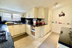 Picture #6 of Property #1074404541 in Parham Road, Bournemouth BH10 4BB
