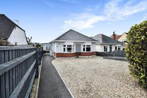 Picture #14 of Property #1101959331 in Hill View Road, Bournemouth BH10 5BL