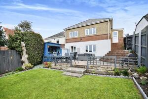 Picture #8 of Property #1101959331 in Hill View Road, Bournemouth BH10 5BL