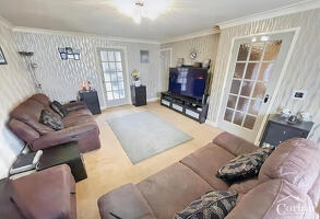 Picture #1 of Property #1119497541 in Cartwright Close, Bournemouth BH10 5HL