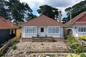 Picture #1 of Property #1192044831 in Lascelles Road, Nr. Southbourne BH7 6NF