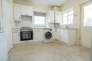 Picture #3 of Property #135258577 in Woodbury Avenue, Throop BH8 0HJ