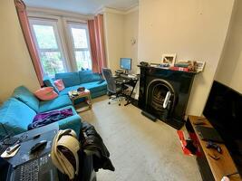 Picture #1 of Property #1365660531 in Wheaton Road, Pokesdown, Bournemouth BH7 6LJ