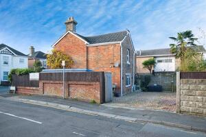 Picture #8 of Property #1365781341 in Alton Road, Bournemouth BH10 4AF