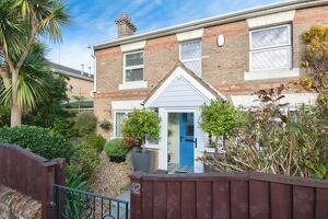 Picture #9 of Property #1365781341 in Alton Road, Bournemouth BH10 4AF