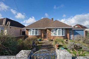 Picture #0 of Property #1598675541 in Brockley Road, Bournemouth BH10 6JN