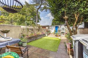 Picture #0 of Property #1639700931 in Leaphill Road, Bournemouth BH7 6LU