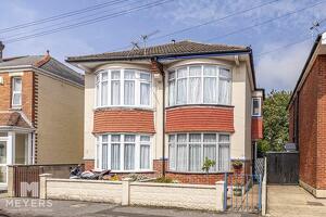 Picture #1 of Property #1639700931 in Leaphill Road, Bournemouth BH7 6LU