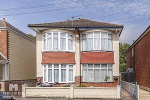 Picture #16 of Property #1639700931 in Leaphill Road, Bournemouth BH7 6LU