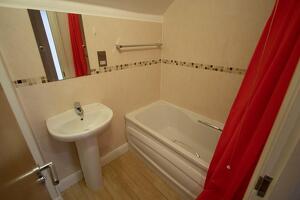 Picture #5 of Property #1650904341 in 2a Portchester Place, Bournemouth,  BH8 8JF