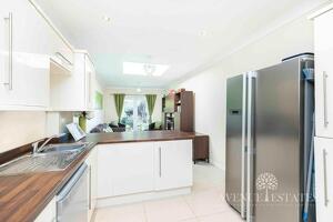 Picture #16 of Property #1698436341 in Hill View Road, Bournemouth BH10 5BH