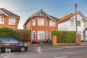 Picture #0 of Property #1733151441 in Richmond Park Road, Bournemouth BH8 8TY