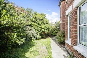 Picture #8 of Property #176841568 in Richmond Park Road, Bournemouth BH8 8TX