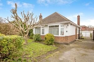 Picture #0 of Property #177055768 in Glamis Avenue, NORTHBOURNE, Bournemouth BH10 6DP
