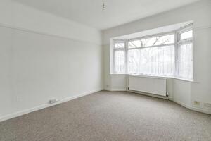 Picture #5 of Property #177055768 in Glamis Avenue, NORTHBOURNE, Bournemouth BH10 6DP