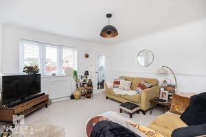 Picture #1 of Property #1862807541 in Perryfield Gardens, Bournemouth BH7 7HF