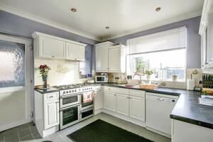 Picture #5 of Property #1872595341 in Columbia Trees Lane, Bournemouth BH10 4AZ