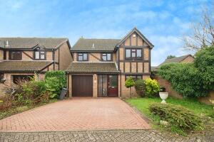 Picture #13 of Property #1936289541 in Elmgate Drive, Bournemouth BH7 7EF