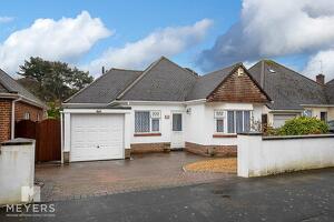 Picture #0 of Property #1967351541 in Parkway Drive, Queens Park BH8 9JW