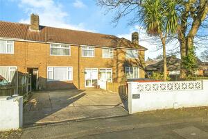 Picture #0 of Property #1972369341 in Leybourne Avenue, BOURNEMOUTH BH10 5NR